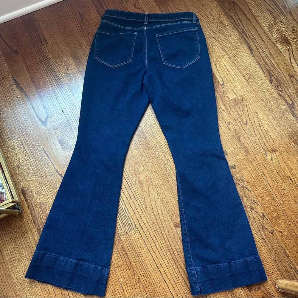 L'AGENCE Mid-Rise Seamed Flare Jeans. Size 28 - Picture 4 of 6